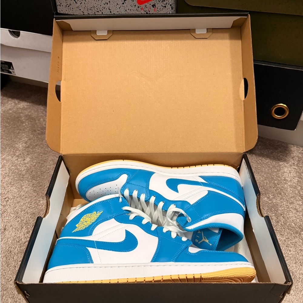 Jordan 1 Mid in Aquatone and Celestial Gold